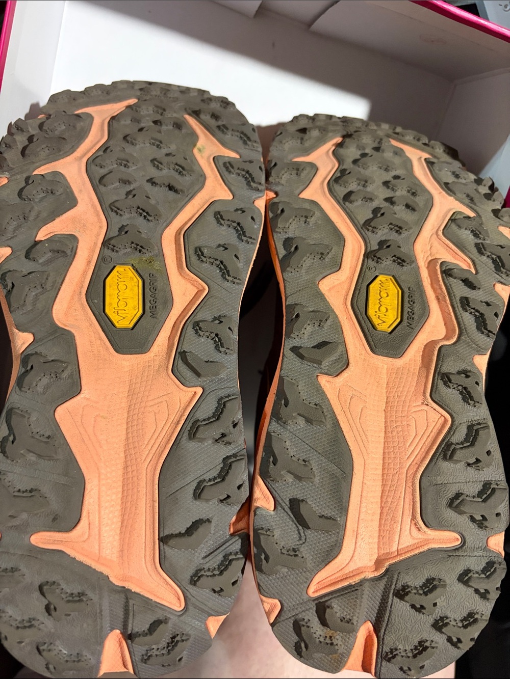 Hoka Speedgoat 6 GTX Women’s Trail Shoe in Grey and Orange - Picture 3 of 5